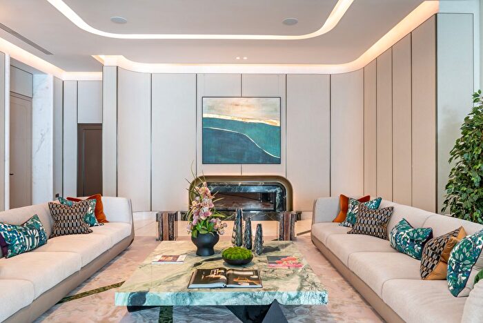 3 Bedroom Flat For Sale In Bayswater Rd, London, W2