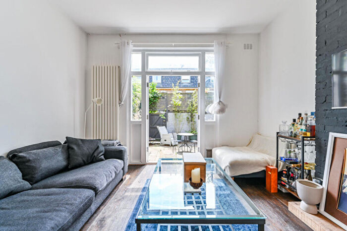 2 Bedroom Flat For Sale In Barnsbury Park, , Barnsbury, London, N1