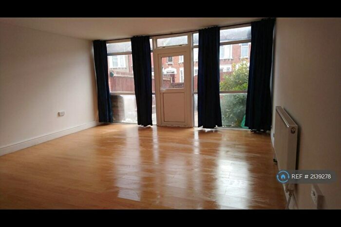 1 Bedroom Flat To Rent In Swindon Close, Ilford, IG3