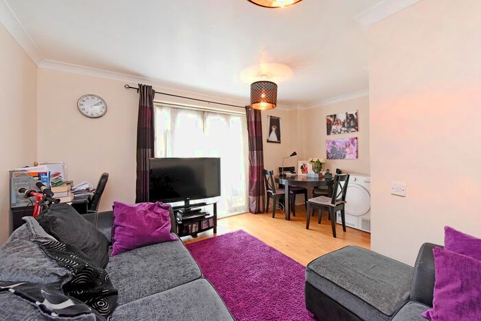 2 Bedroom End Of Terrace House To Rent In Shalbourne Square, London, E9