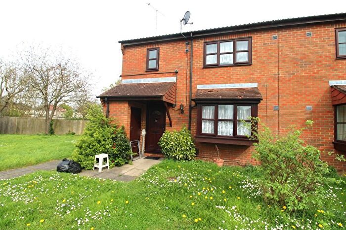 1 Bedroom Terraced House For Sale In Boltons Lane, Harlington, UB3