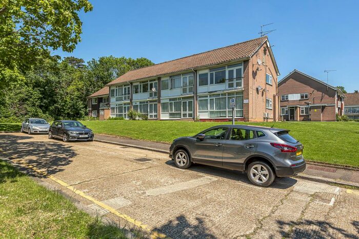 1 Bedroom Maisonette To Rent In Dene Gardens, Stanmore, HA7