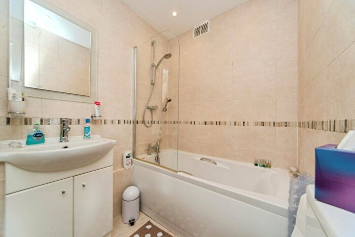 1 Bedroom Flat For Sale In Grasshoppers, The Drive, Hove, East Sussex, BN3