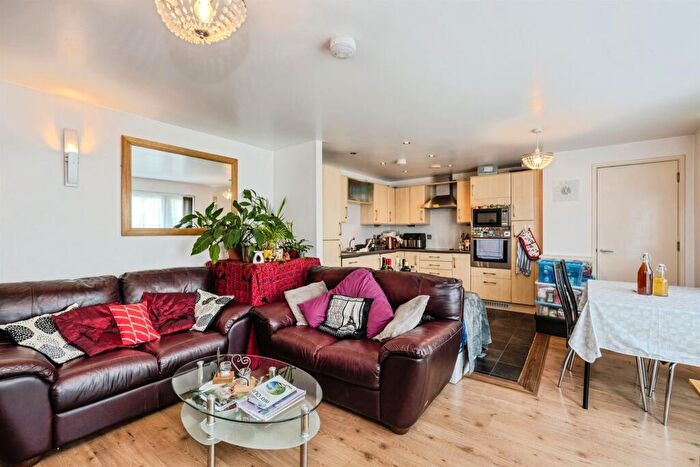 2 Bedroom Apartment For Sale In Princess Way, Swansea, SA1