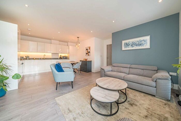 2 Bedroom Flat To Rent In Etwell Place, Surbiton, KT5