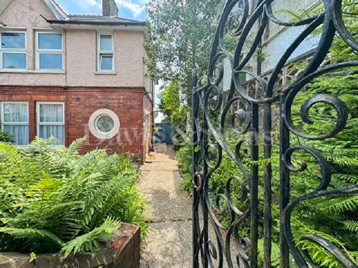4 Bedroom Semi-Detached House For Sale In Dewsland Park Road, Newport., NP20