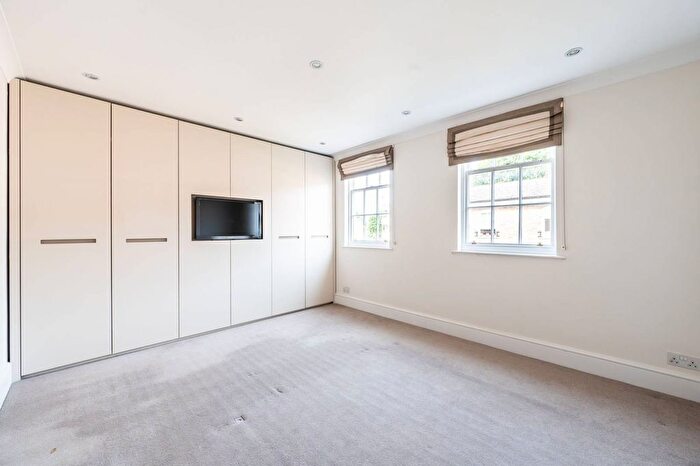 4 Bedroom Maisonette To Rent In Lansdowne Mews, Holland Park, London, W11