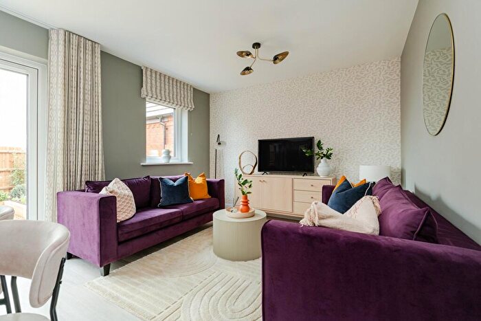 4 Bedroom Semi Detached House For Sale In Thorpe Close, Bordon, Hampshire, GU35