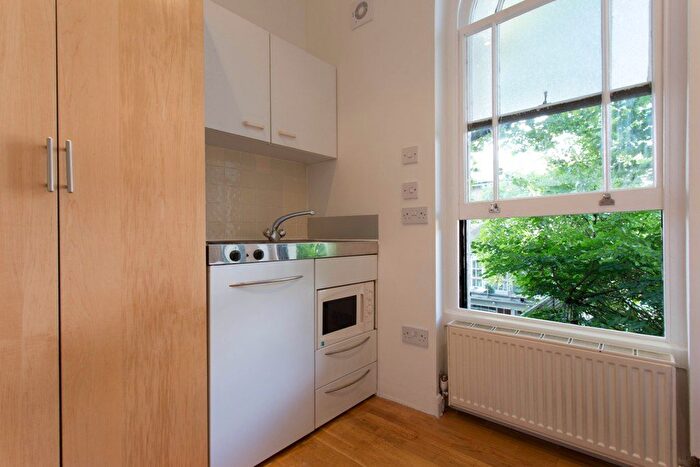 Studio To Rent In Room, Queensborough Terrace, Bayswater, W2