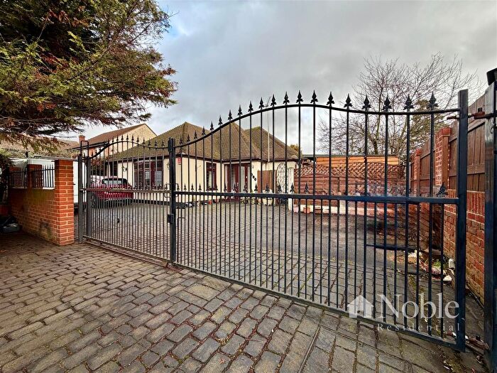 4 Bedroom Detached Bungalow For Sale In Brentwood Road, Romford, RM1