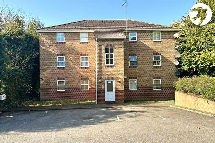 2 Bedroom Flat For Sale In Valley Gardens, Mounts Road, Greenhithe, Kent, DA9