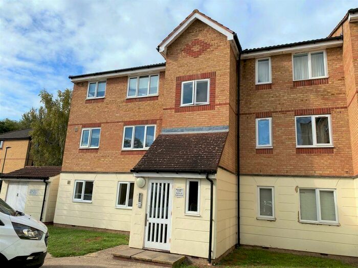 Ground Flat To Rent In Mullards Close, Mitcham, Surrey, CR4