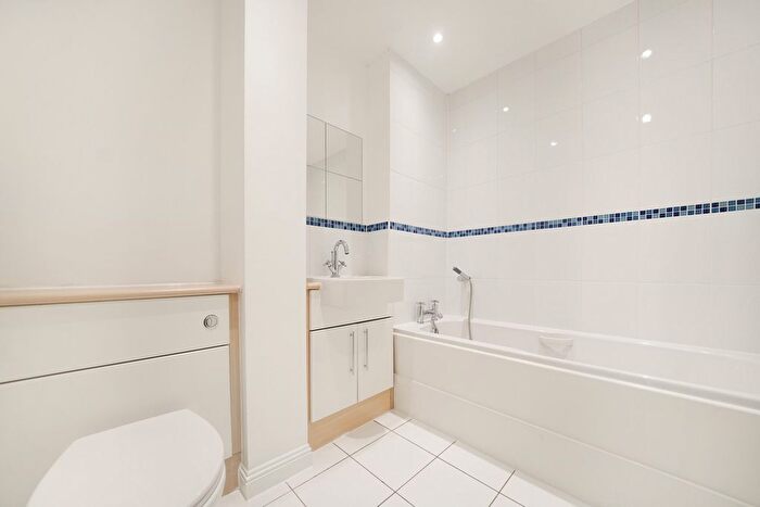 4 Bedroom Semi-detached House To Rent In Church Hill Road, Barnet, EN4