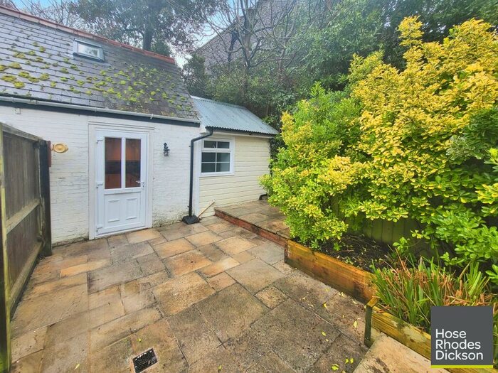 2 Bedroom Cottage To Rent In The Broadway, Totland, PO39