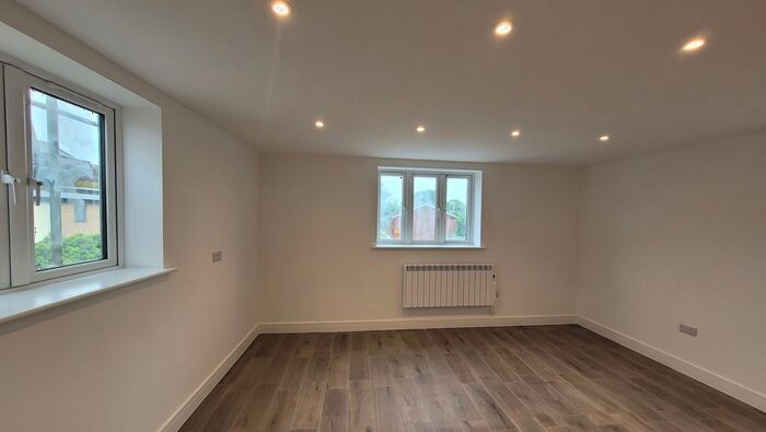 1 Bedroom Flat To Rent In Cricket Road, Oxford, OX4