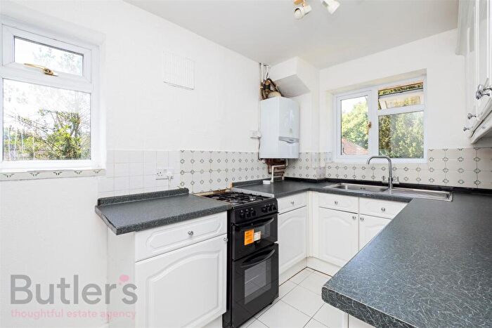 2 Bedroom Maisonette To Rent In Basildon Close, Sutton, SM2