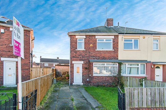 2 Bedroom Semi-Detached House For Sale In Broomhill Square, Knottingley, WF11