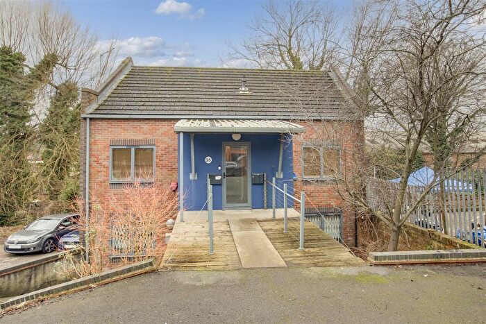 2 Bedroom Flat To Rent In West Wycombe Road, High Wycombe, HP11