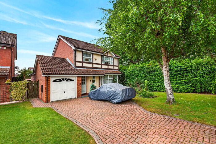 4 Bedroom Detached House For Sale In Stanmore Gardens, Newport Pagnell, MK16