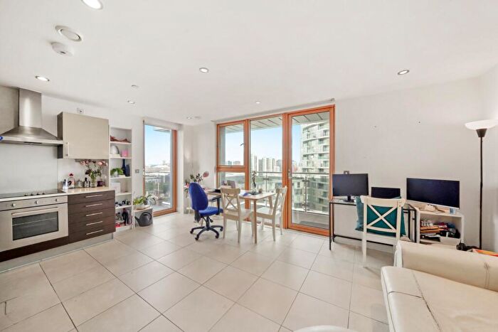 1 Bedroom Flat To Rent In Streamlight Tower, Province Square, E14