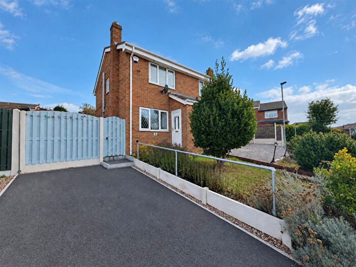 2 Bedroom Semi Detached House For Sale In Eshton Court, Mapplewell, Barnsley, S75