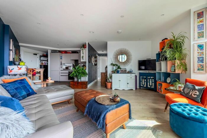 2 Bedroom Flat To Rent In Elephant And Castle, Elephant And Castle, London, SE11