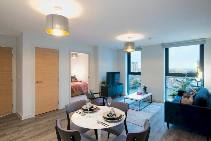 2 Bedroom Flat To Rent In The Quay Loop Road, Salford Quays, M50