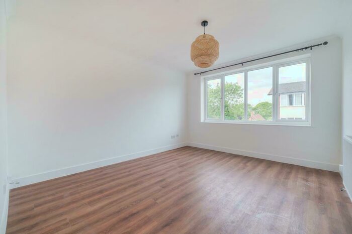 2 Bedroom Apartment To Rent In Lizmans Court, East Oxford, OX4