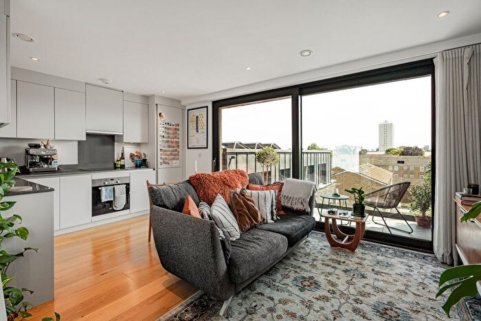 1 Bedroom Flat For Sale In Dalston Lane, London, E8