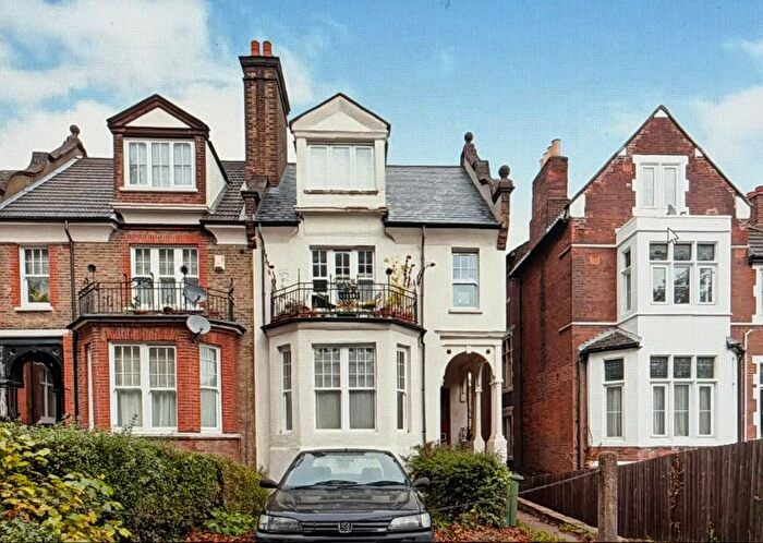 2 Bedroom Property To Rent In Palace Road, London, SW2