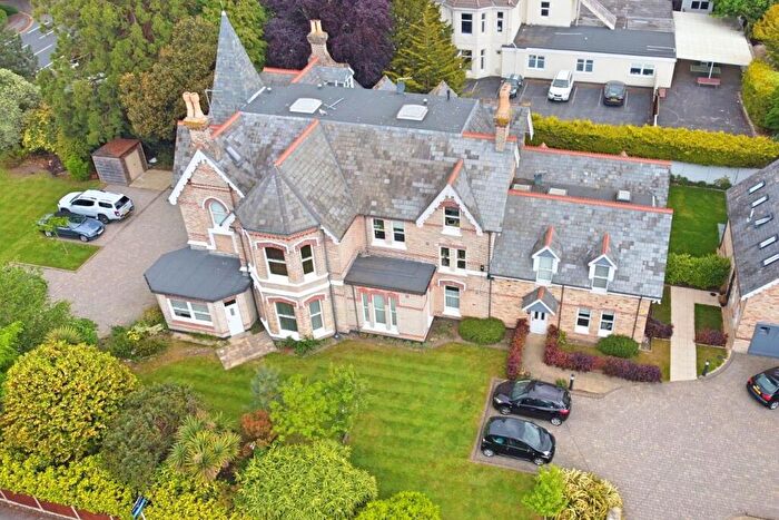 2 Bedroom Flat For Sale In Cavendish Road, Bournemouth, BH1