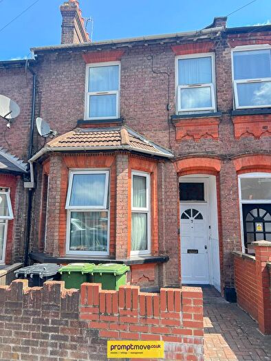 3 Bedroom Property To Rent In Stockwood Crescent, Luton, LU1