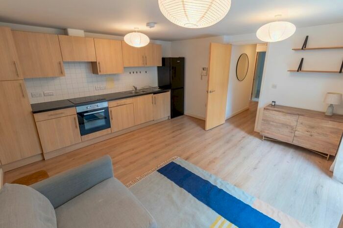 1 Bedroom Flat To Rent In Oakleigh Court, London, N1