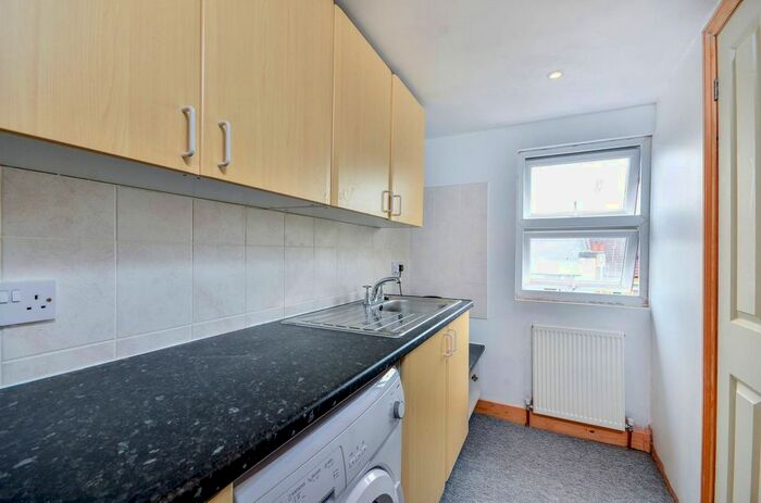 1 Bedroom Flat To Rent In Rostella Road, Tooting, London, SW17