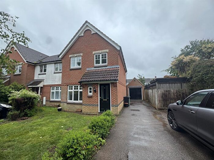 3 Bedroom Semi-Detached House To Rent In Grant Drive, Maidstone, ME15