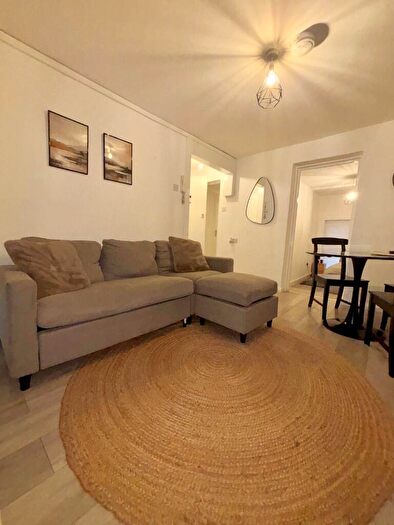 3 Bedroom Flat To Rent In Lewisham Way, London, SE14