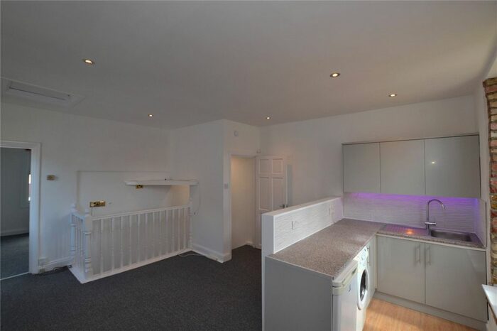 1 Bedroom Flat To Rent In Brookhill Road, Barnet, Hertfordshire, EN4