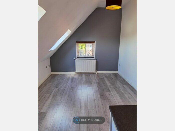 1 Bedroom Flat To Rent In Church Of The Nazerene, Bristol, BS4