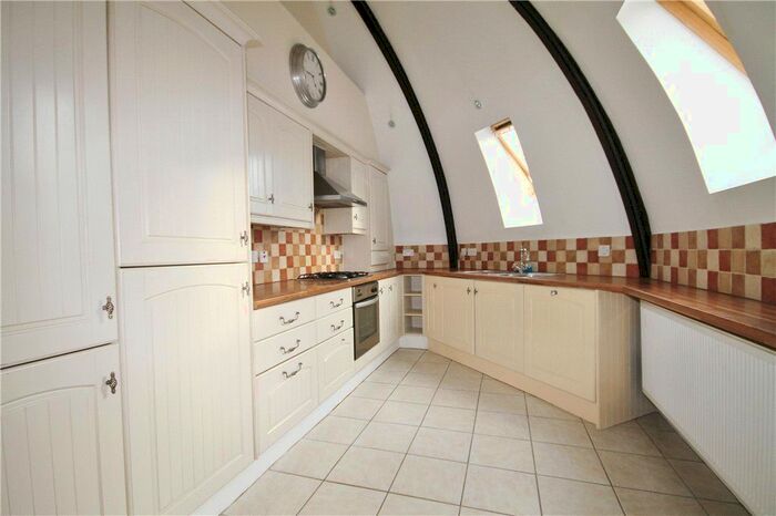 1 Bedroom Flat To Rent In Guildford Street, Chertsey, Surrey, KT16