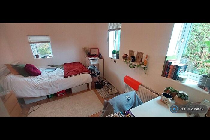 6 Bedroom Semi-Detached House To Rent In Somers Close, Winchester, SO22