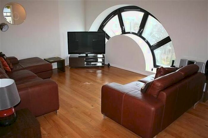 2 Bedroom Flat To Rent In Dee Street, Aberdeen, AB11