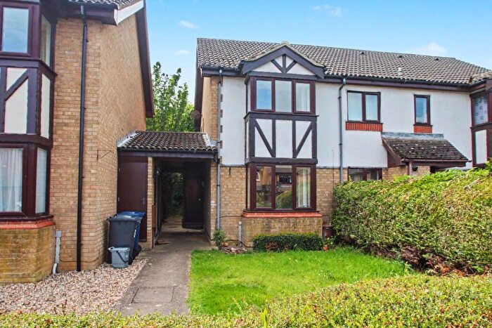 2 Bedroom Cluster House To Rent In Lindisfarne Close, St. Neots, Cambridgeshire, PE19