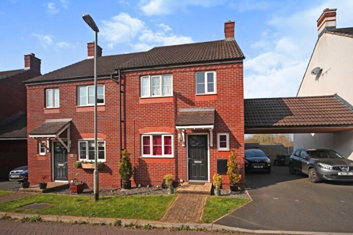 3 Bedroom Semi-Detached House To Rent In Grove Gate, Taunton, TA2