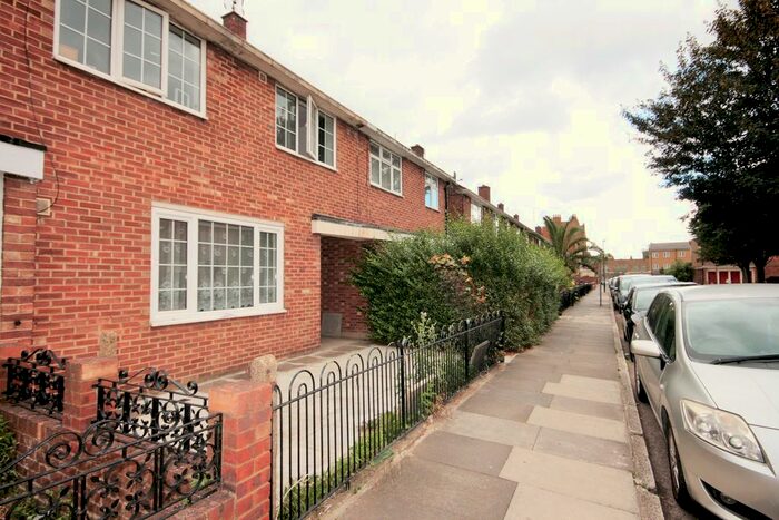 4 Bedroom Cottage To Rent In Lindley Street, E1