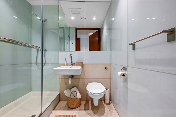 3 Bedroom Flat To Rent In Oval Road, London, NW1