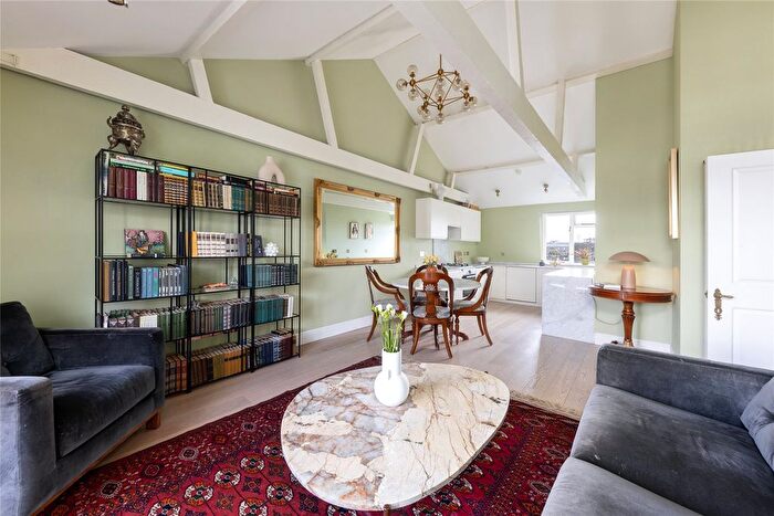 2 Bedroom Flat For Sale In Redcliffe Square, Chelsea, SW10