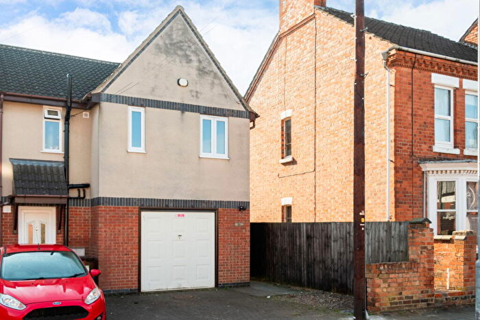3 Bedroom Town House To Rent In Havelock Street, Loughborough, LE11