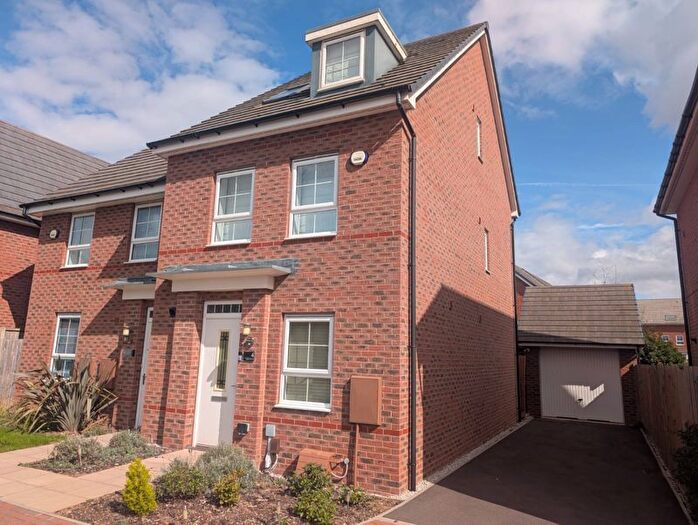 4 Bedroom Semi-Detached House To Rent In Topiary Road, Nuneaton, CV10