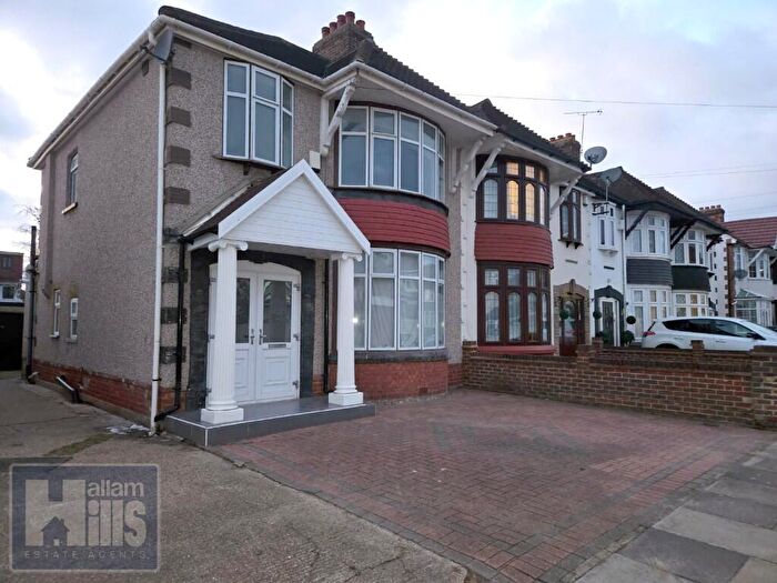 3 Bedroom End Of Terrace House To Rent In Sandhurst Drive, Ilford, London, IG3