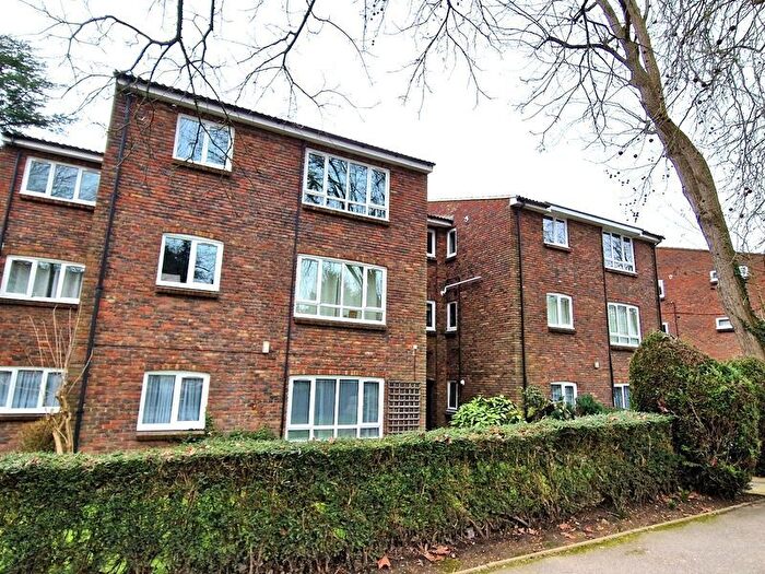 1 Bedroom Flat For Sale In The Avenue, Hatch End, HA5